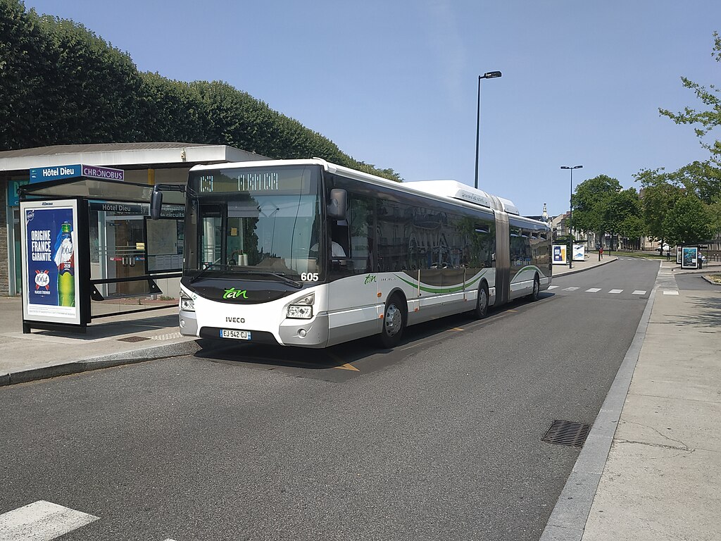 Bus_TAN-Nantes_n°605_Iveco_Urbanway_18_CNG