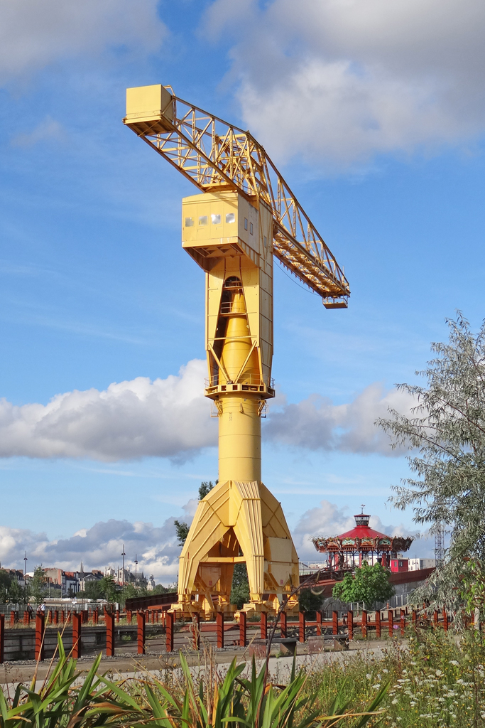 La_grue_jaune_(Parc_des_chantiers,_Nantes)_(7726403742)